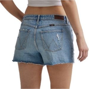 Wrangler Vintage High Rise Distressed Denim Short Women’s Size 12/31 Light Wash